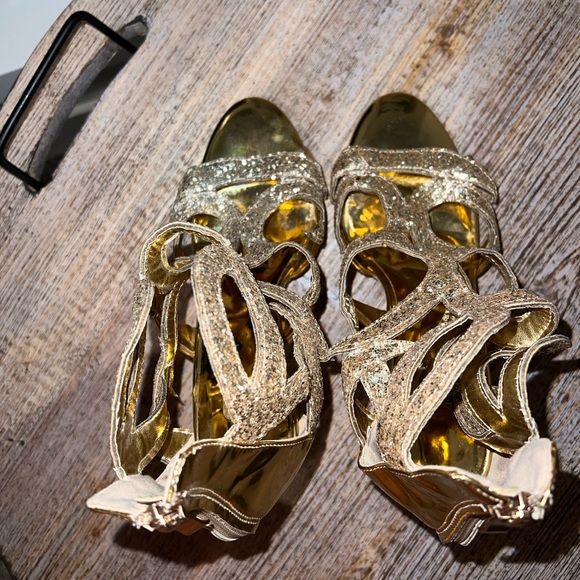 Custom ordered gold stiletto heels - Picture 7 of 10